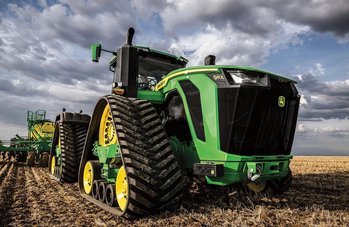 John Deere 9RX 830 tracked tractor in a field