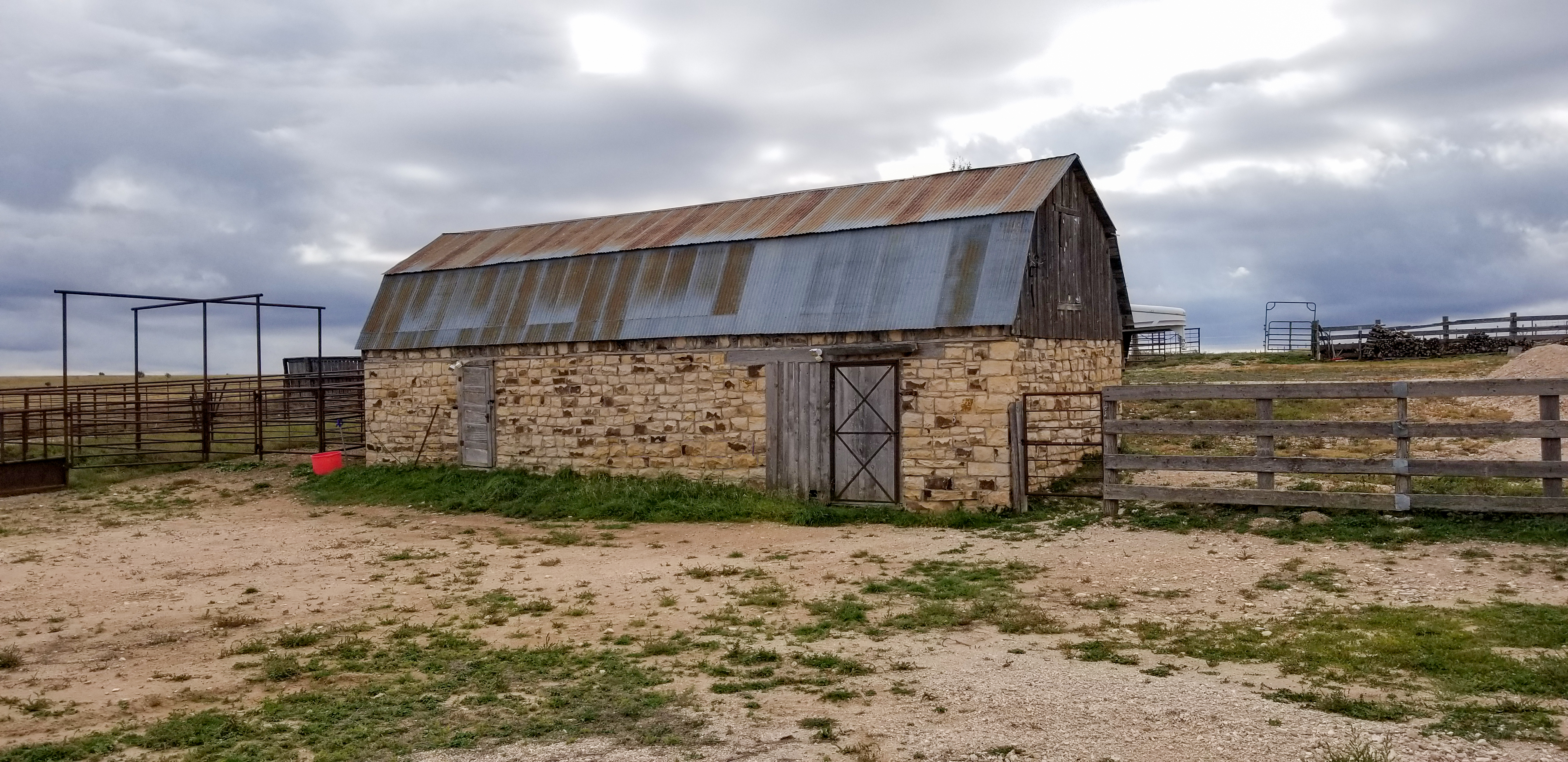 picture of a barn